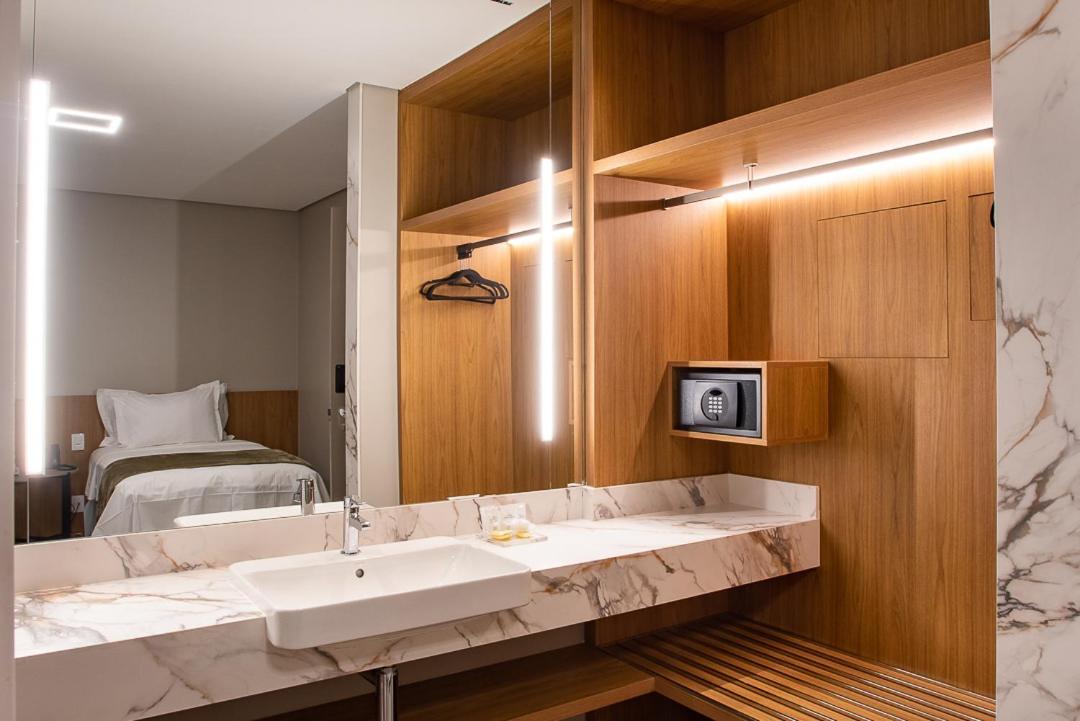 Amazon Aeroporto Hotel Cuiaba  Luaran gambar